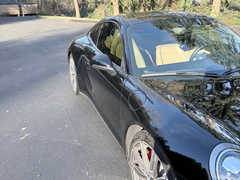 Used 2015 Porsche 911 Carrera 4S image 4