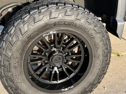 Used 2020 GMC Sierra 2500 Denali w/ Denali Ultimate Package AWD/4WD image 9