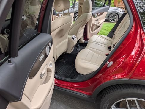 Used 2017 Mercedes-Benz GLC 300 4MATIC image 6