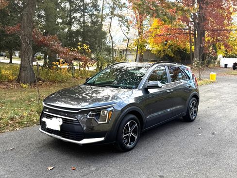 Used 2025 Kia Niro EX image 1