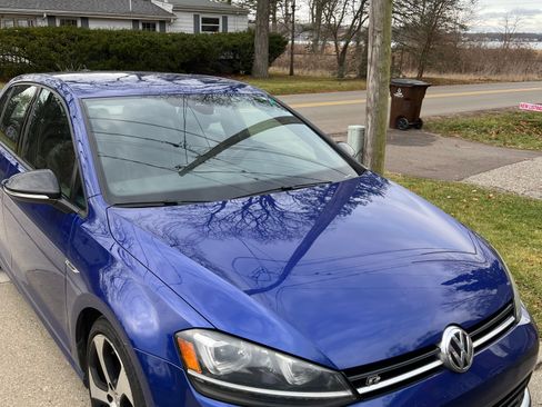 Used 2017 Volkswagen Golf 4-Door image 10