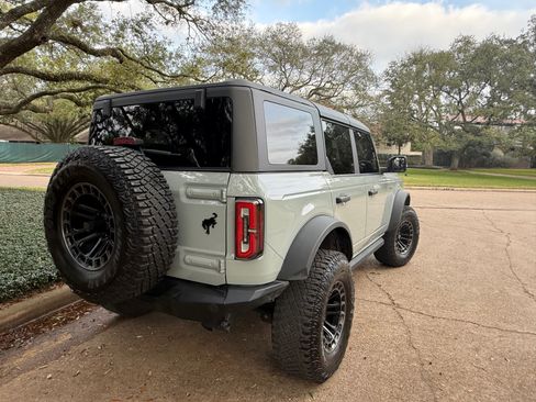 Used 2022 Ford Bronco Wildtrak image 5