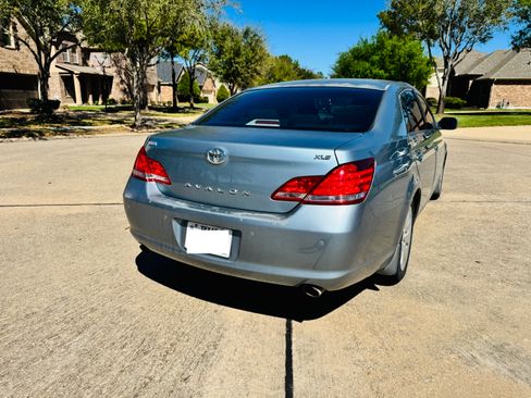 Used 2007 Toyota Avalon XLS image 2