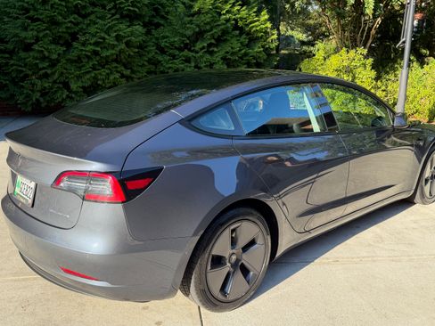 Used 2022 Tesla Model 3 Long Range AWD/4WD image 6
