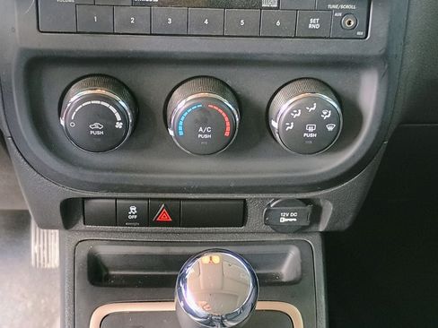 Used 2017 Jeep Patriot 75th Anniversary w/ Power Value Group image 16