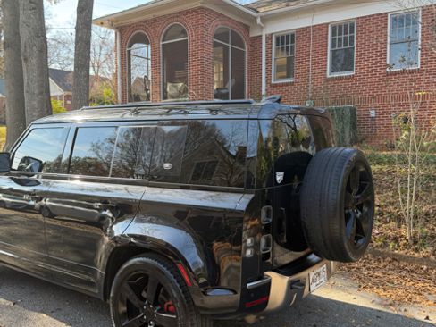 Used 2021 Land Rover Defender 110 X image 11