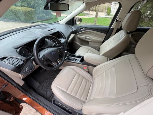 Used 2017 Ford Escape Titanium image 9