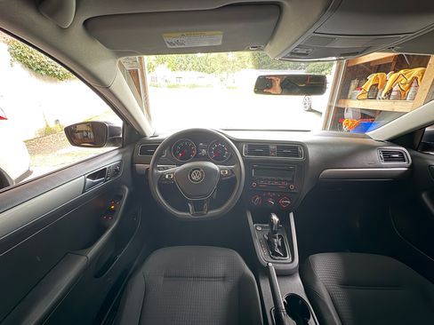 Used 2015 Volkswagen Jetta SE image 12