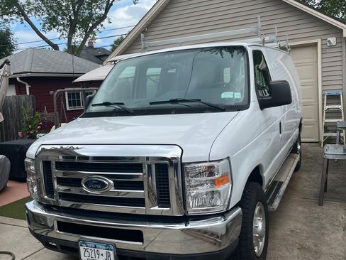 Used 2013 Ford E-250 and Econoline 250 w/ PWR Group RWD image 2