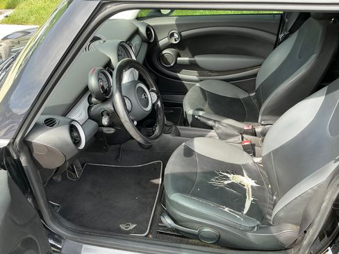 Used 2010 MINI Cooper Hardtop image 4