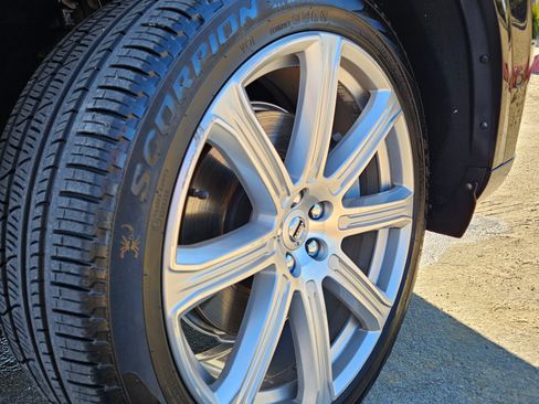 Used 2017 Volvo XC90 T8 Inscription w/ Luxury Package image 9