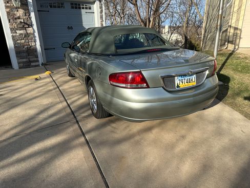 Used 2004 Chrysler Sebring Limited image 5