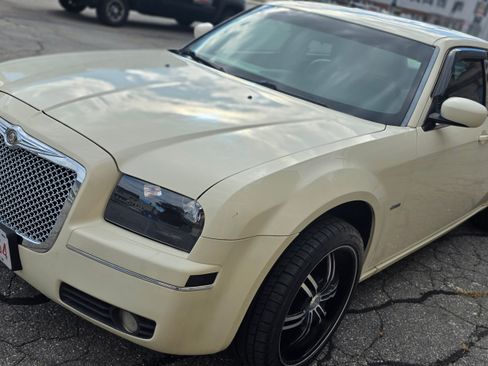 Used 2006 Chrysler 300 Touring w/ Comfort/Convenience Group image 1