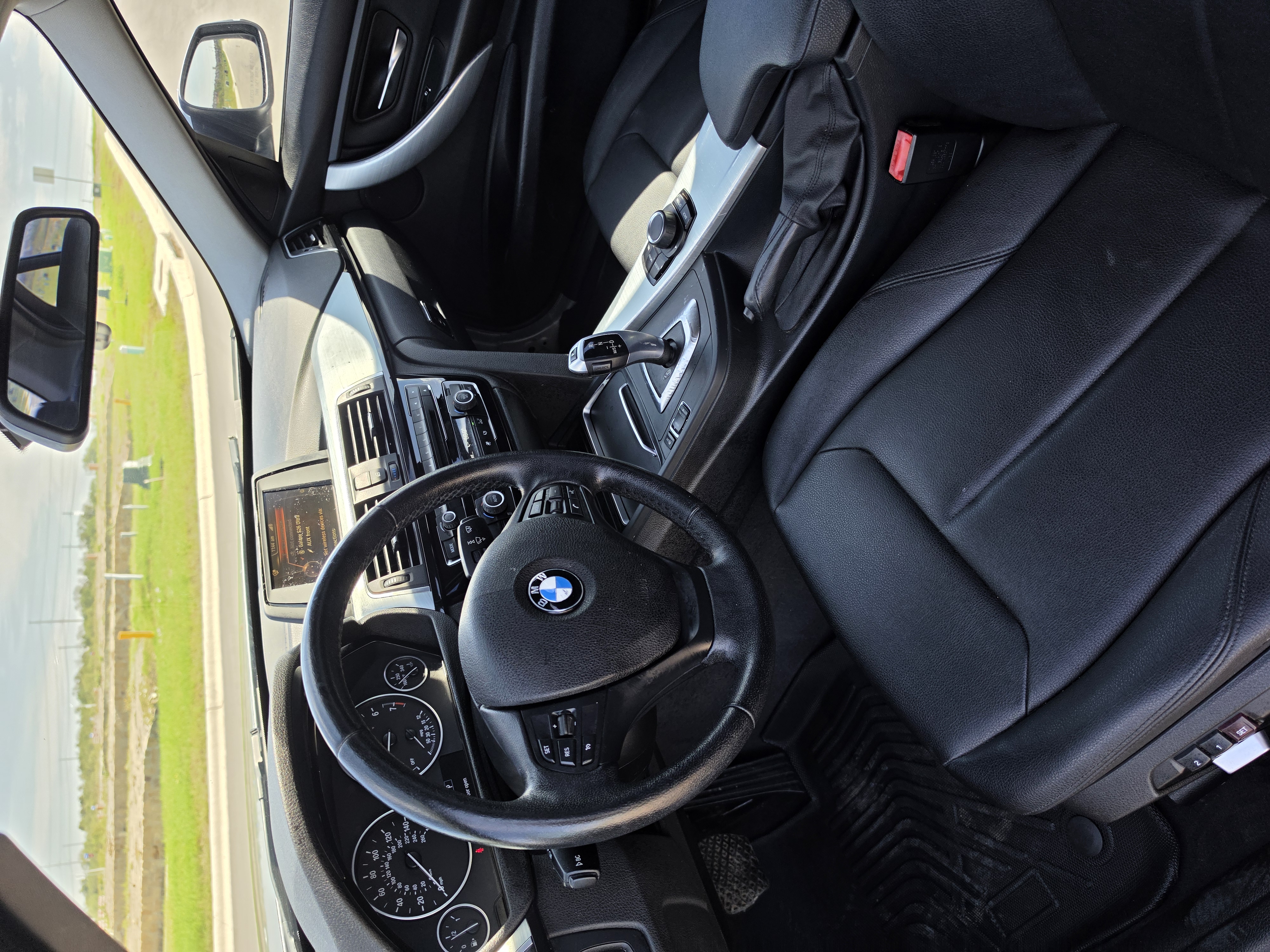 Used 2016 BMW 320i Sedan RWD image 2