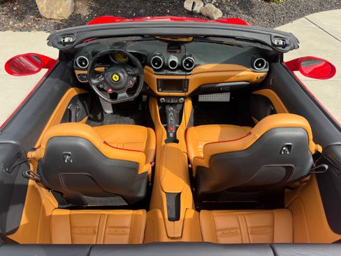 Used 2015 Ferrari California T RWD image 4