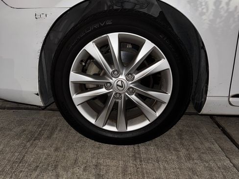 Used 2011 Lexus ES 350 w/ Preferred Accessory Package FWD image 6