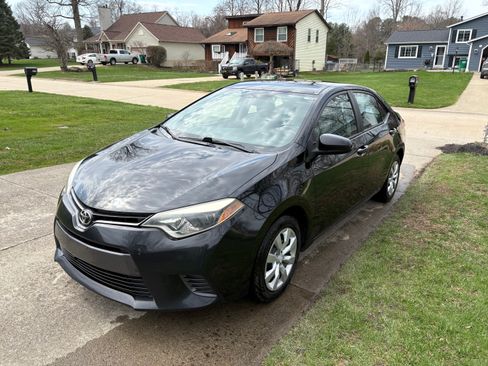 Used 2016 Toyota Corolla LE image 2