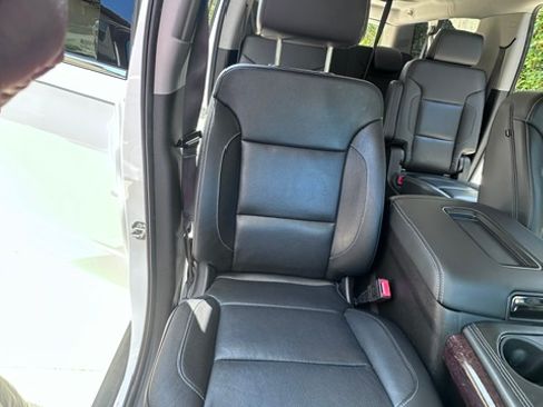 Used 2018 GMC Yukon XL SLT w/ Open Road Package AWD/4WD image 11