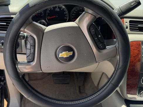 Used 2013 Chevrolet Suburban LT w/ Luxury Package AWD/4WD image 9
