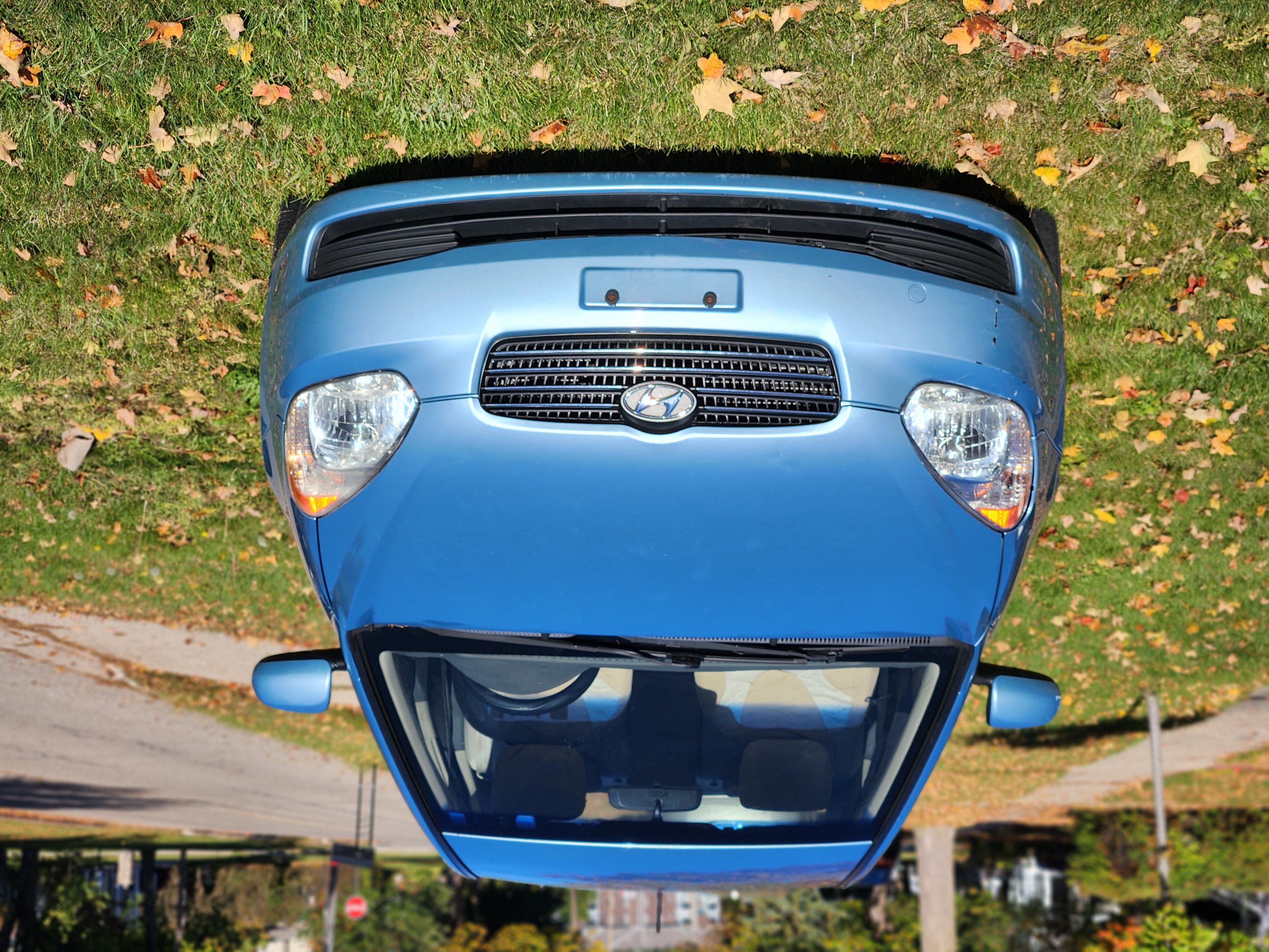 Used 2010 Hyundai Accent GLS FWD image 2