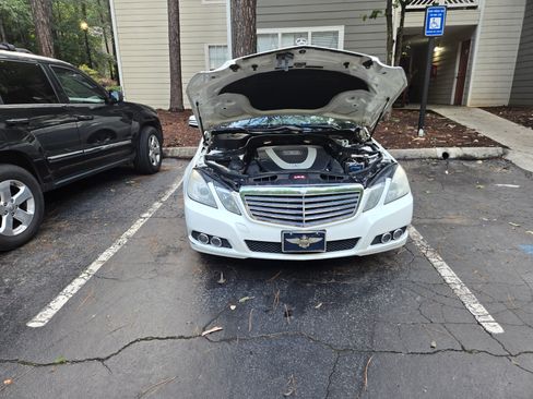 Used 2010 Mercedes-Benz E 350 4MATIC Sedan image 23