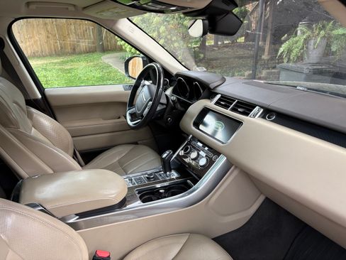 Used 2017 Land Rover Range Rover Sport HSE image 11