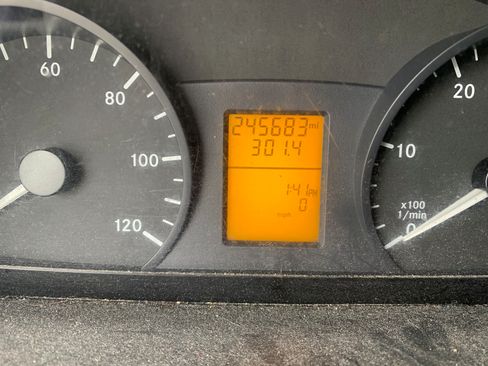 Used 2018 Mercedes-Benz Sprinter 2500 image 10