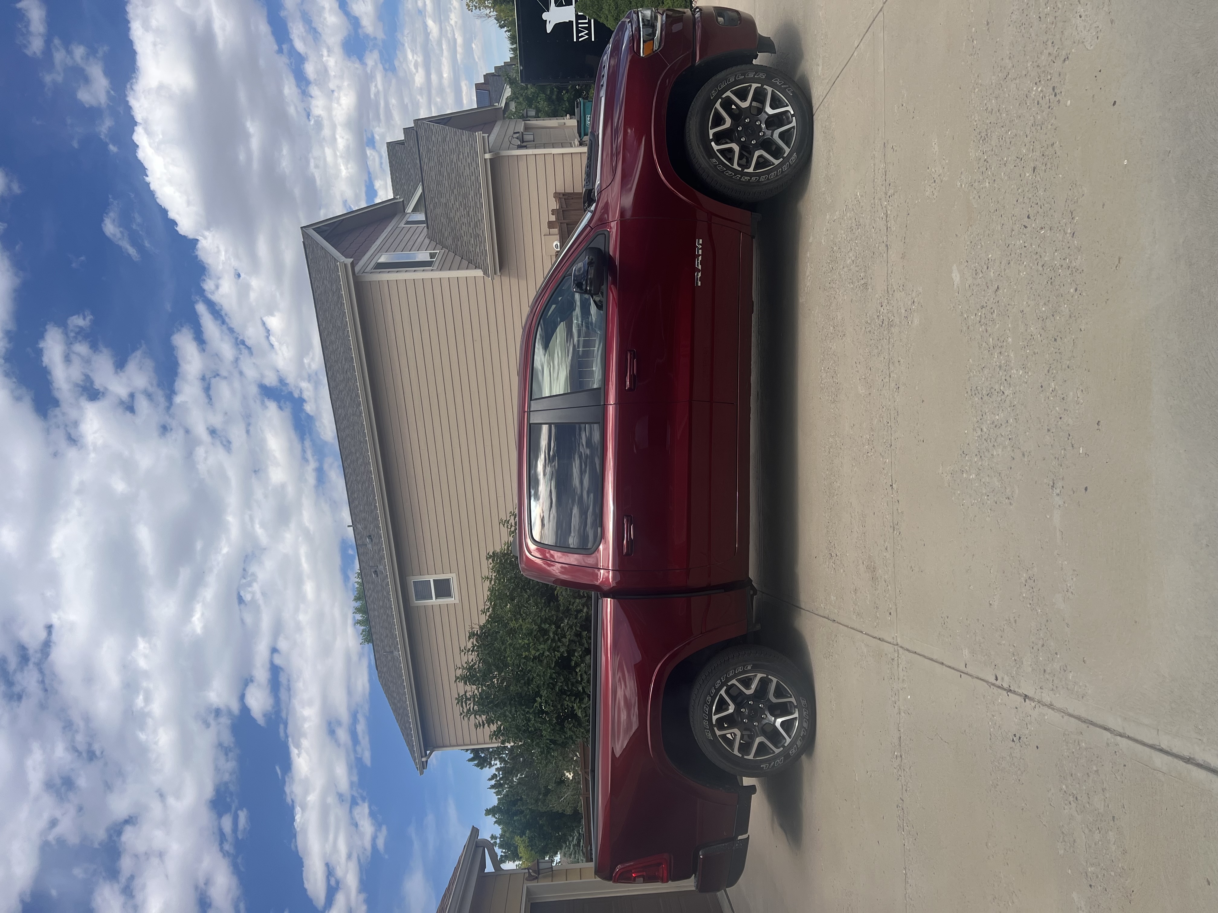 Used 2025 RAM 1500 Laramie w/ Sport Appearance Package AWD/4WD image 1