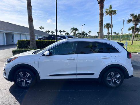Used 2022 Kia Niro EX Premium image 1