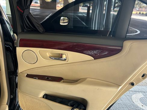 Used 2007 Lexus LS 460 image 16