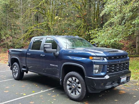 Used 2023 Chevrolet Silverado 2500 Custom w/ Custom Value Package image 4