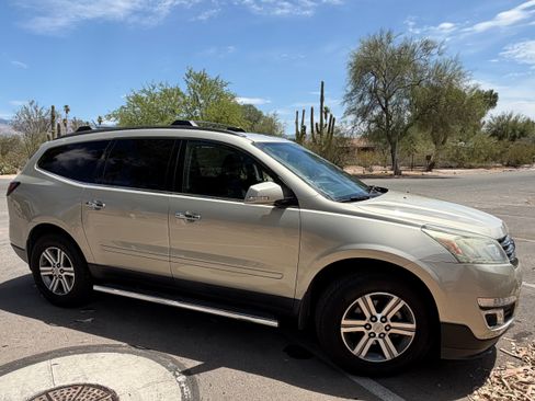 Used 2015 Chevrolet Traverse LT w/ LPO, 'HIT The Road' Package FWD image 5