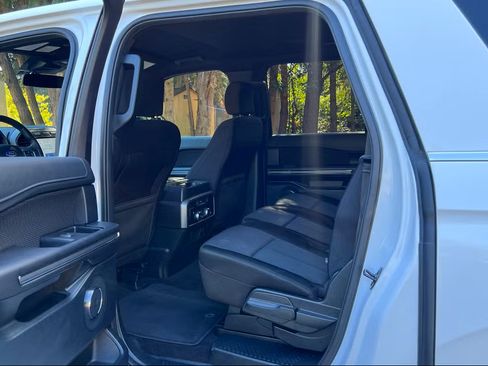 Used 2020 Ford Expedition Max XLT image 11