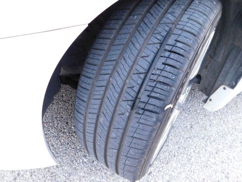 Used 2010 INFINITI G37 Convertible w/ Premium Pkg RWD image 21