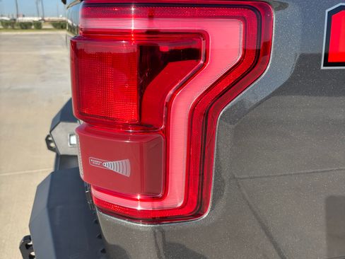 Used 2017 Ford F150 Lariat image 25