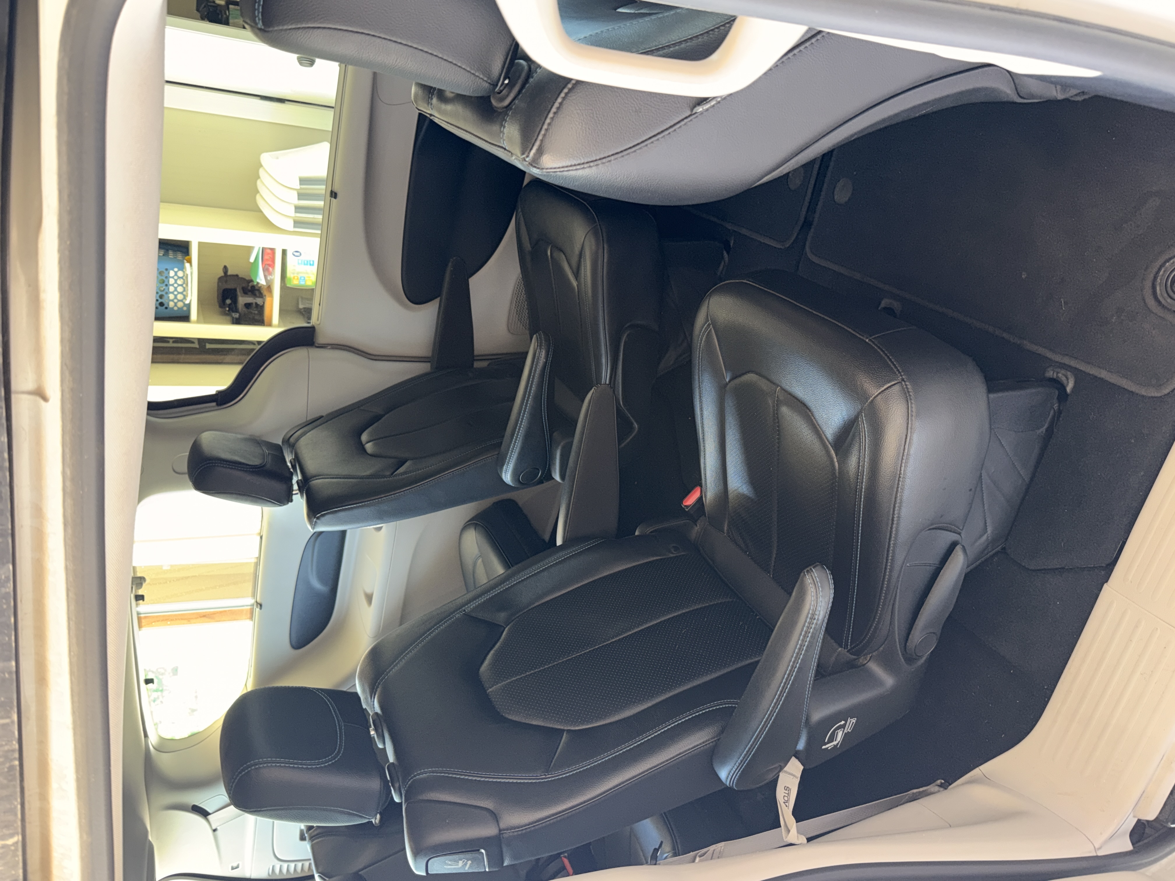 Used 2021 Chrysler Pacifica Touring-L FWD image 16