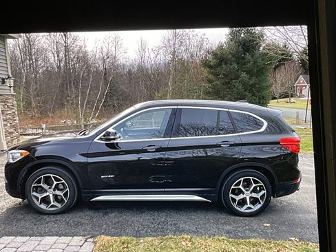 Used 2017 BMW X1 xDrive28i image 2