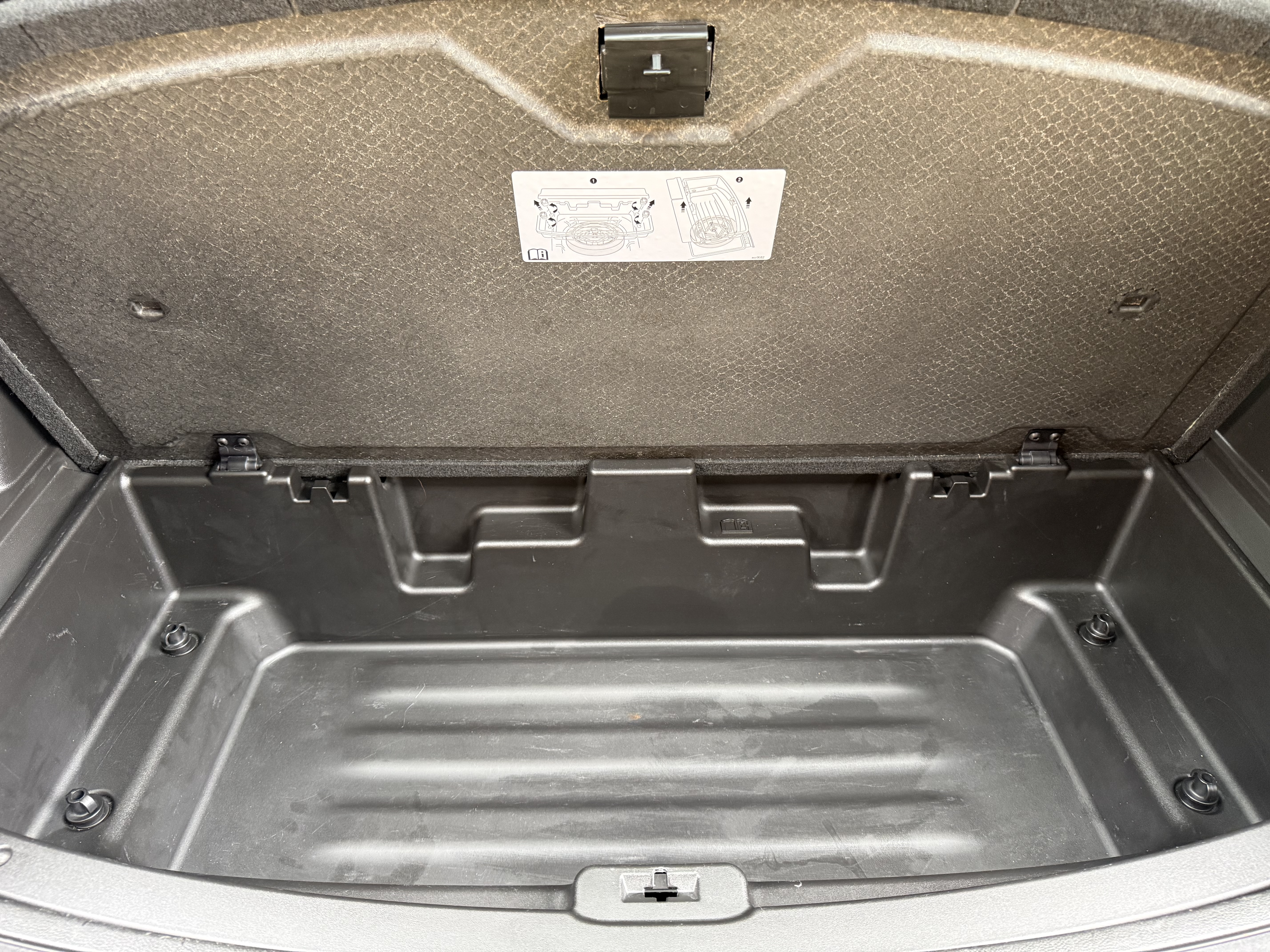 Used 2018 Buick Enclave Essence AWD/4WD image 17
