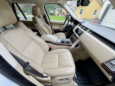 Used 2016 Land Rover Range Rover HSE image 11