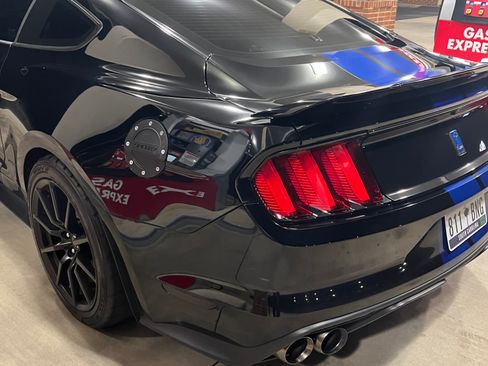 Used 2017 Ford Mustang Shelby GT350 w/ Electronics Package RWD image 2