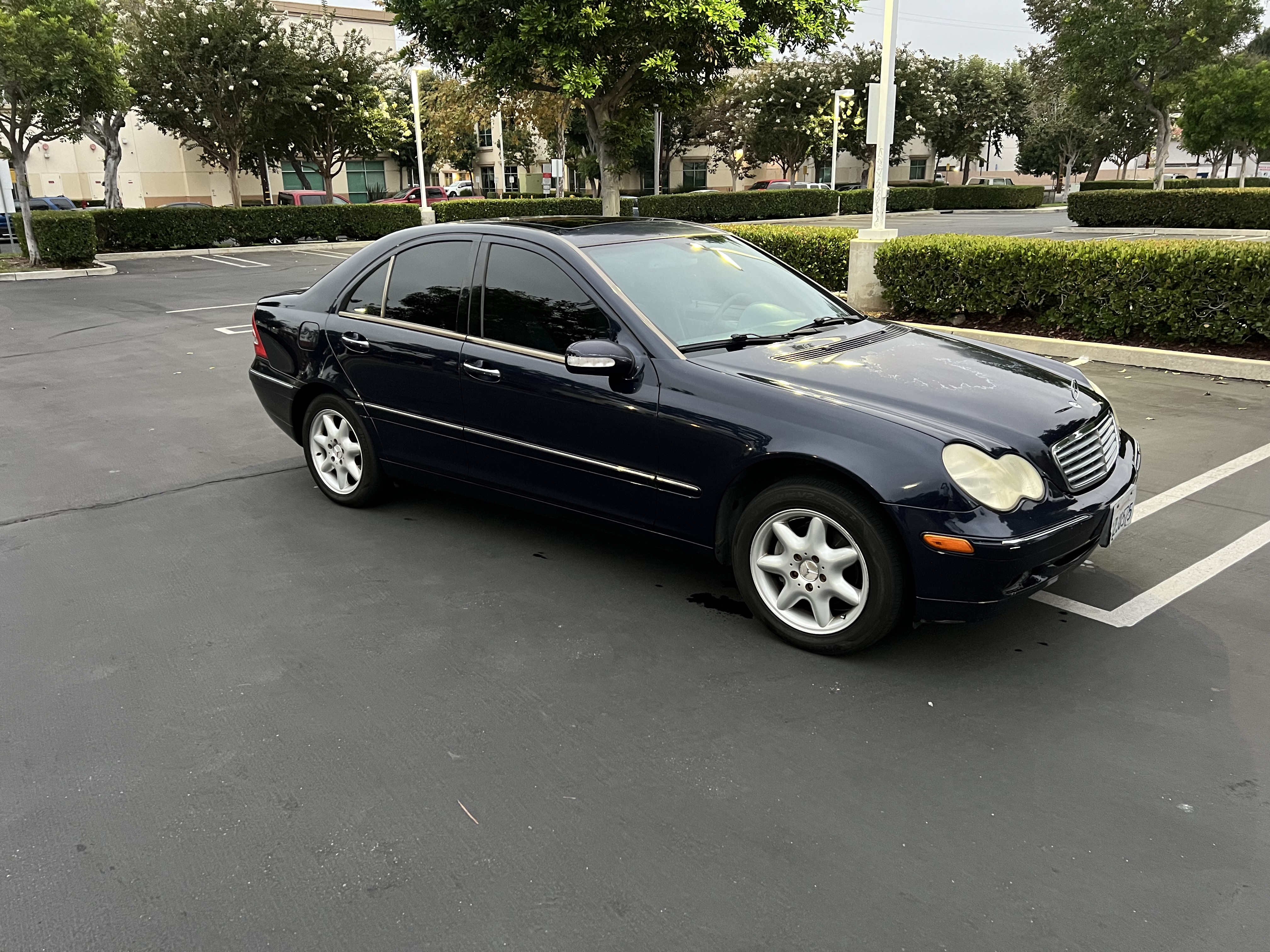 Used 2002 Mercedes-Benz C 240 Sedan image 5