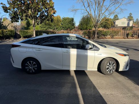 Used 2020 Toyota Prius Prime Limited image 8