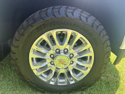 Used 2022 Chevrolet Silverado 2500 High Country w/ Safety Package II AWD/4WD image 10