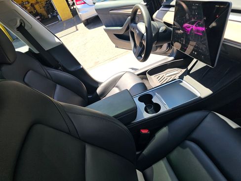 Used 2023 Tesla Model 3 Standard Range image 24