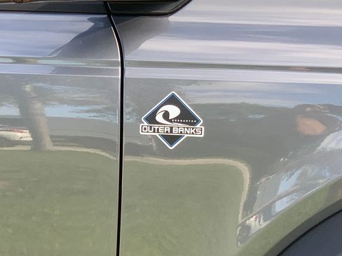 Used 2023 Ford Bronco Outer Banks image 2