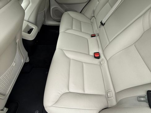 Used 2022 Volvo XC60 B5 Momentum image 9