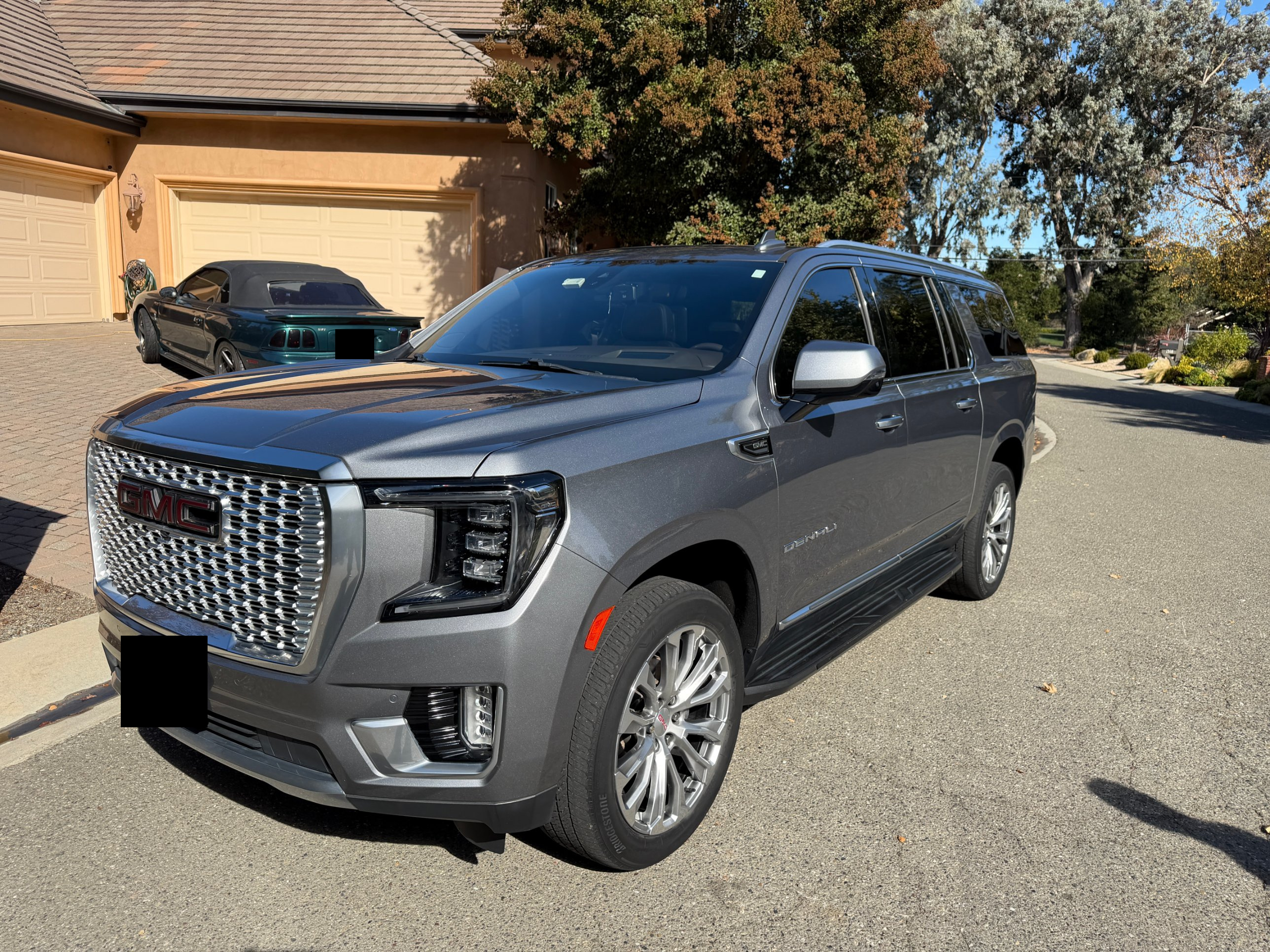 Used 2021 GMC Yukon XL Denali w/ LPO, Illumination Package AWD/4WD image 4