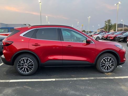 Used 2025 Ford Escape SE w/ PHEV Premium Package image 6