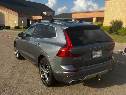 Used 2018 Volvo XC60 T5 Momentum w/ Convenience Package image 5