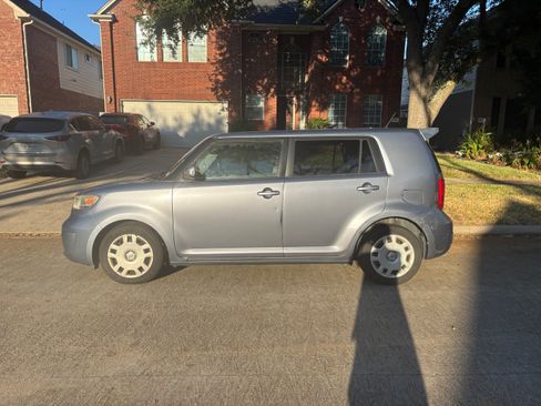 Used 2009 Scion xB Hatchback 4D image 1